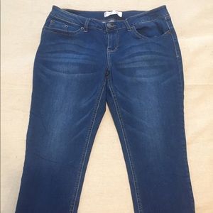 No Boundaries Stretchy Capris | Juniors sz 15